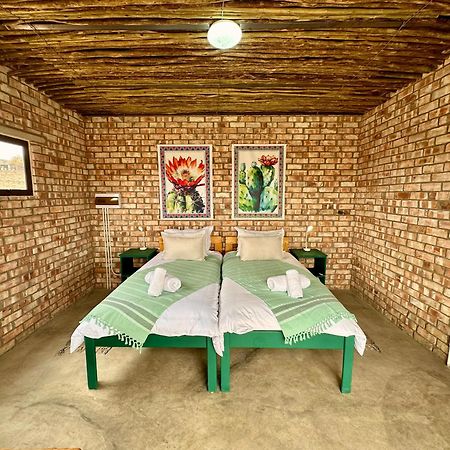 Daureb Isib Campsite And B&B Uis Bagian luar foto