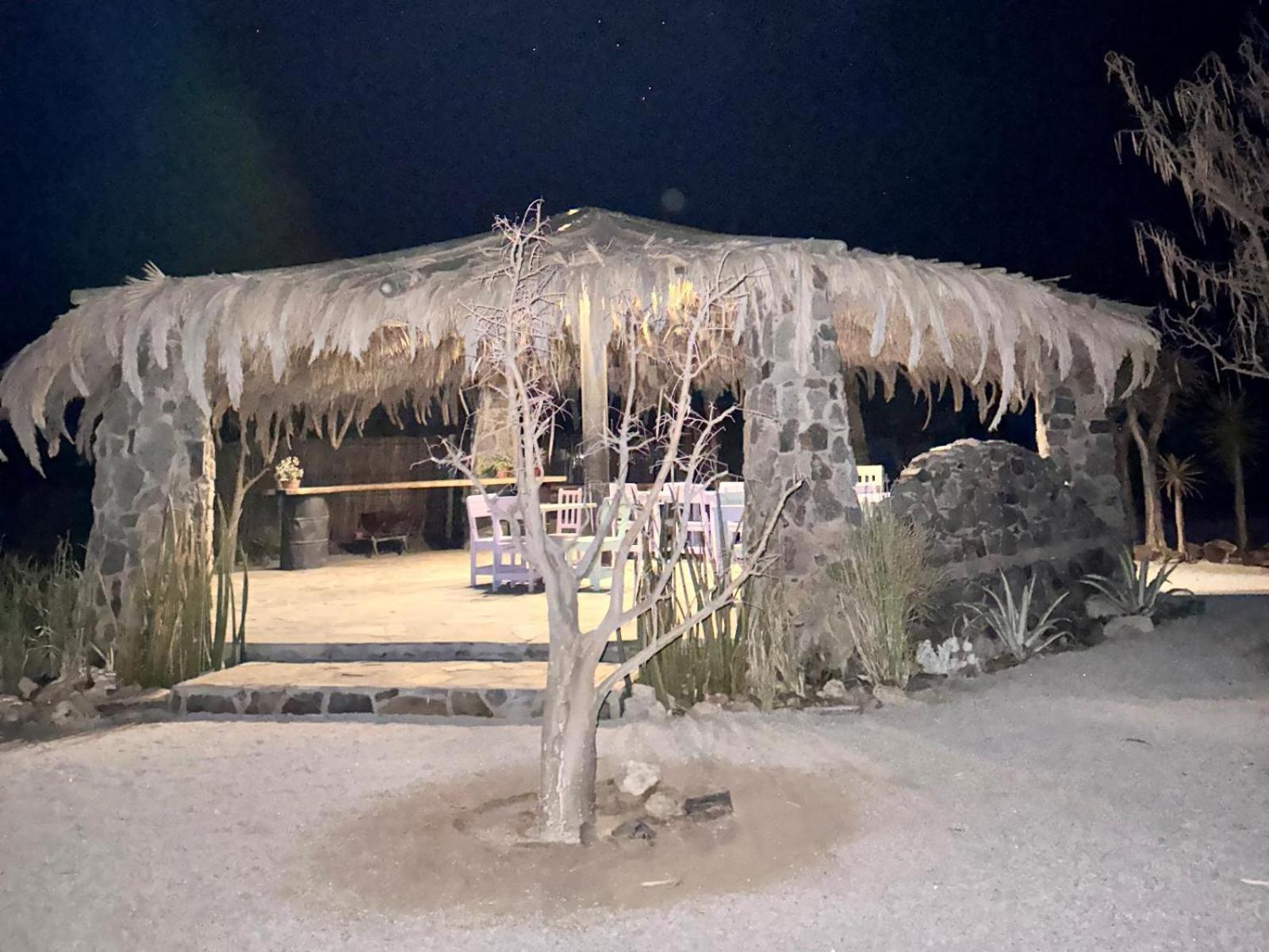 Daureb Isib Campsite And B&B Uis Bagian luar foto
