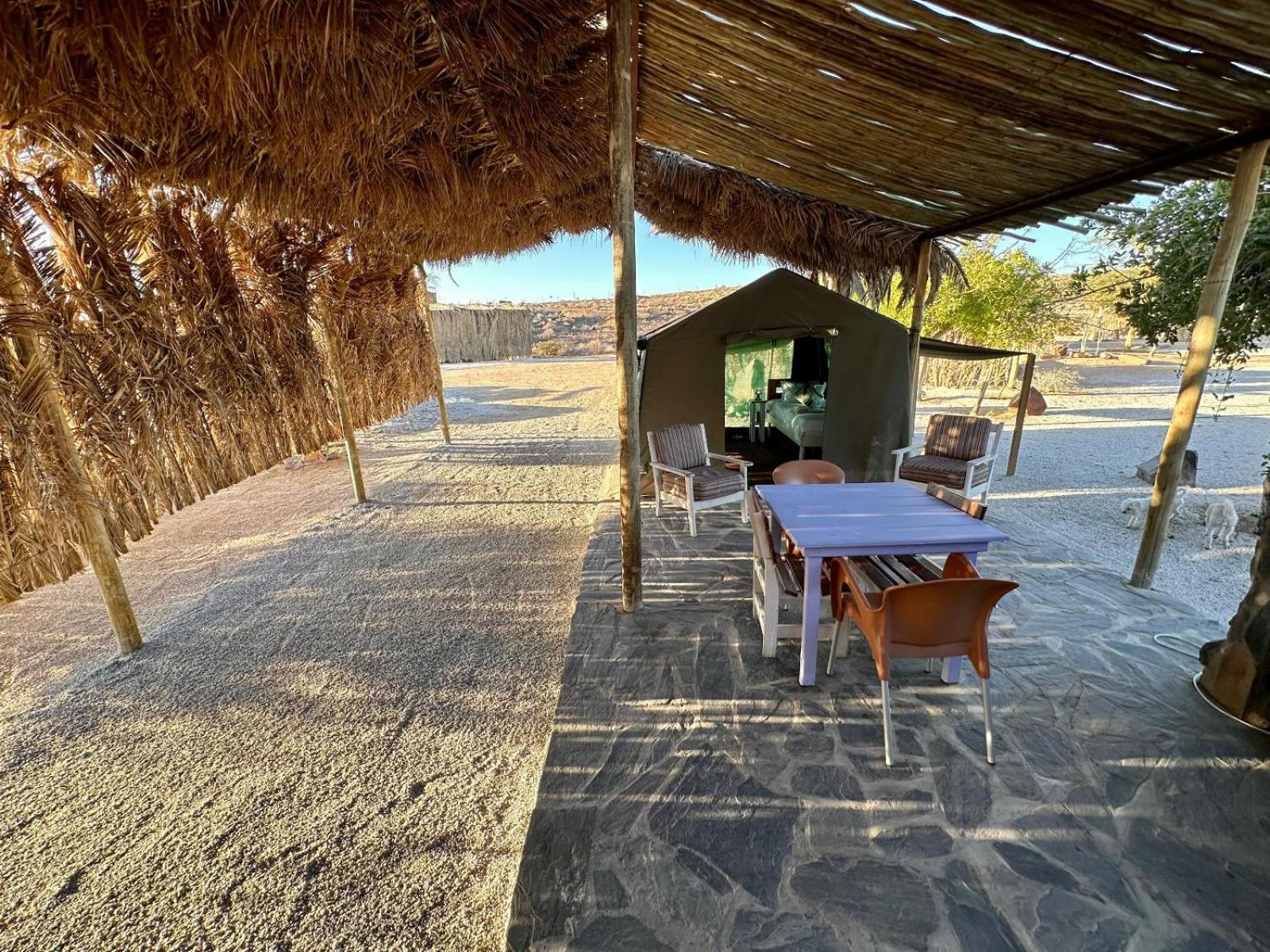 Daureb Isib Campsite And B&B Uis Bagian luar foto