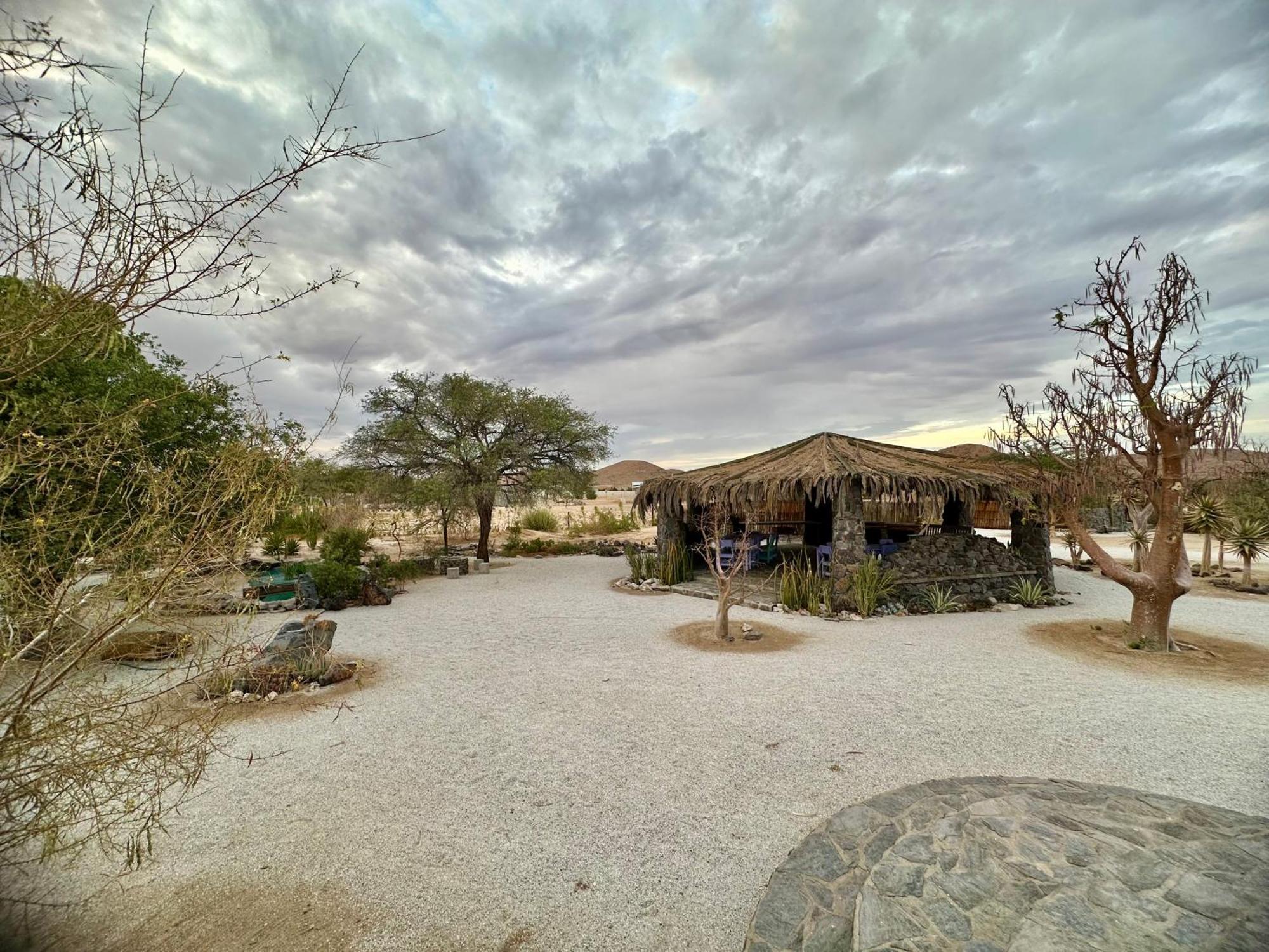 Daureb Isib Campsite And B&B Uis Bagian luar foto