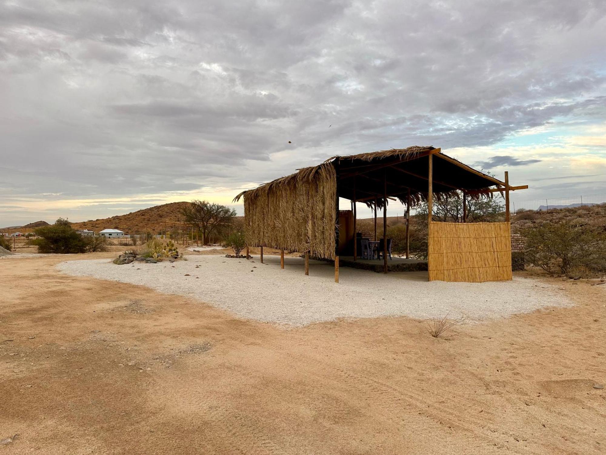 Daureb Isib Campsite And B&B Uis Bagian luar foto