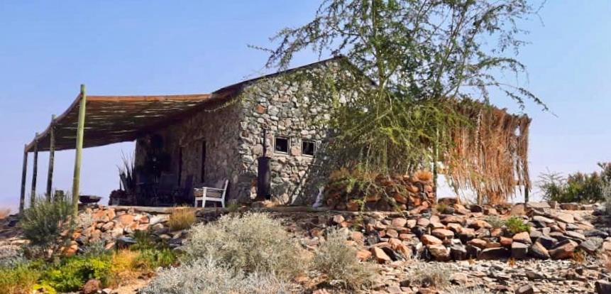 Daureb Isib Campsite And B&B Uis Bagian luar foto