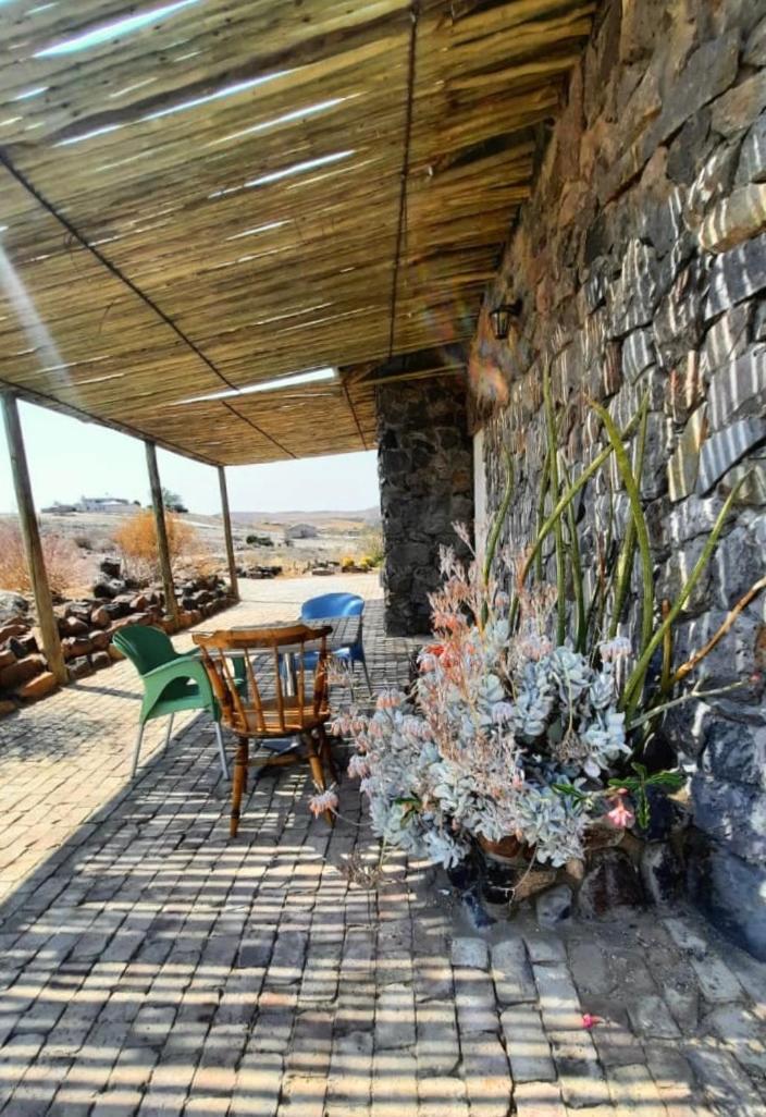 Daureb Isib Campsite And B&B Uis Bagian luar foto