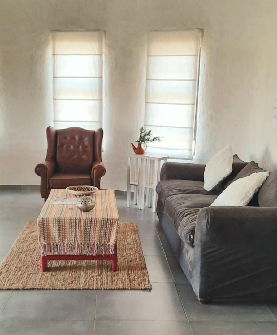 Daureb Isib Campsite And B&B Uis Bagian luar foto