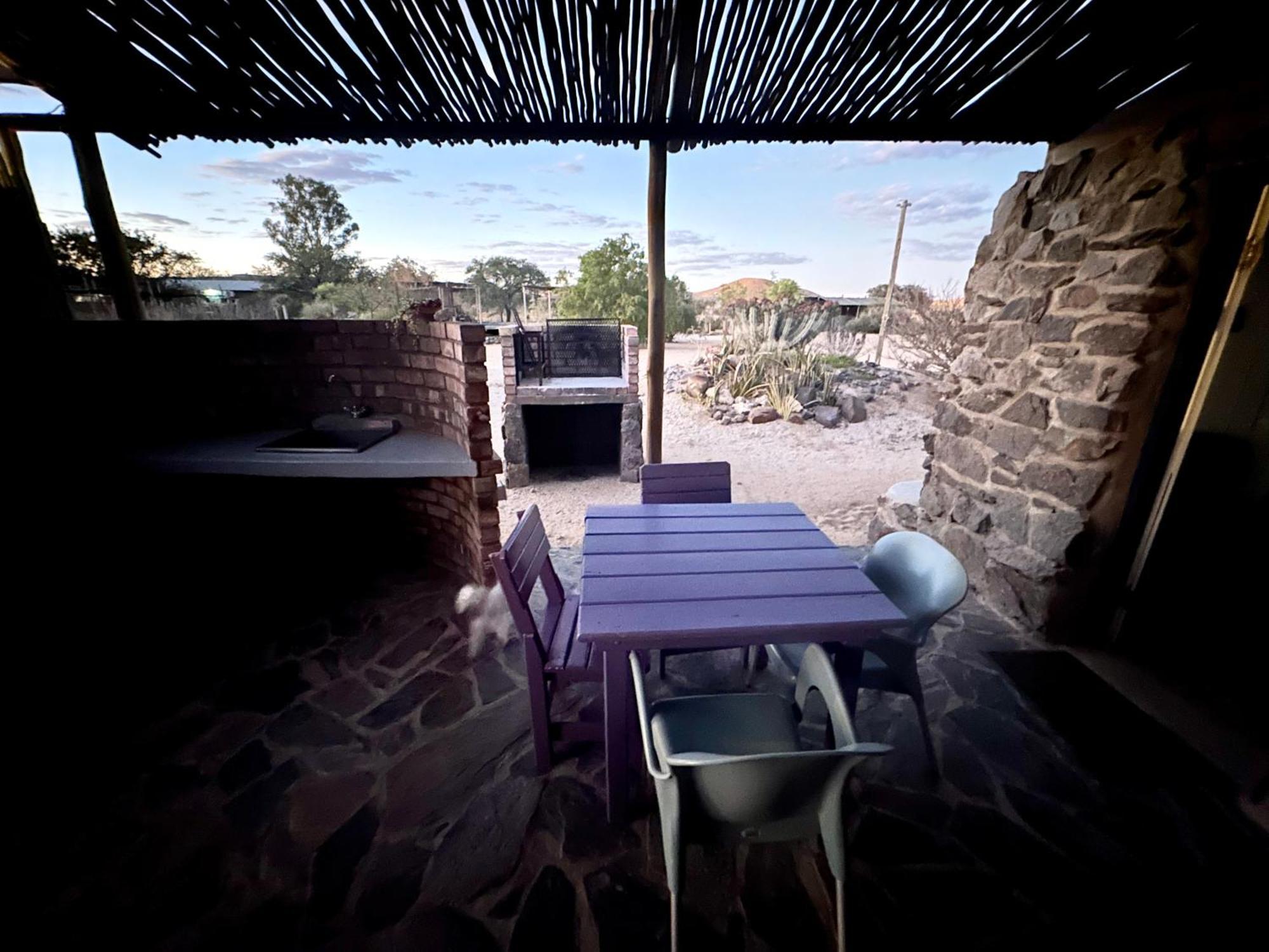 Daureb Isib Campsite And B&B Uis Bagian luar foto