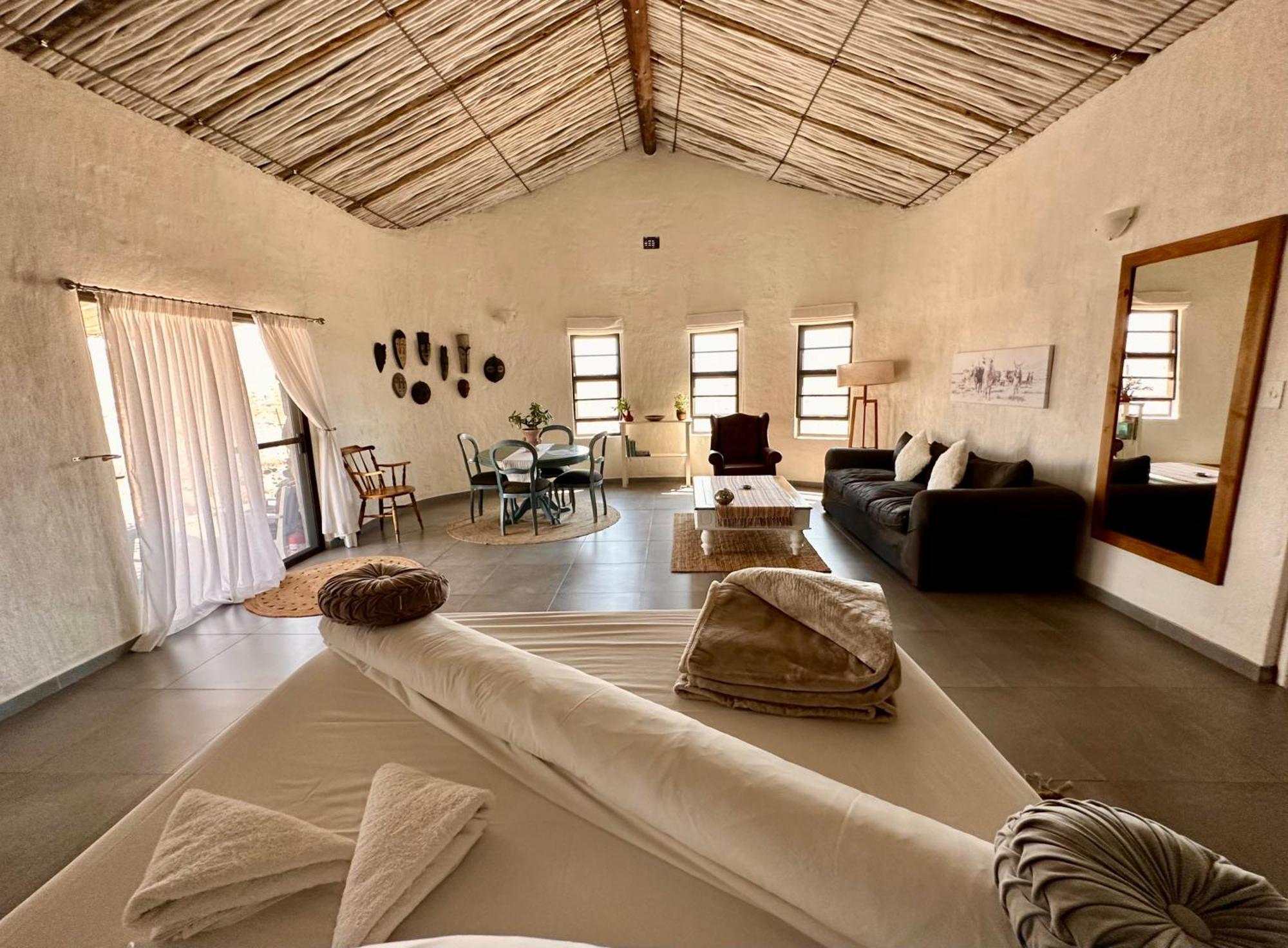 Daureb Isib Campsite And B&B Uis Bagian luar foto