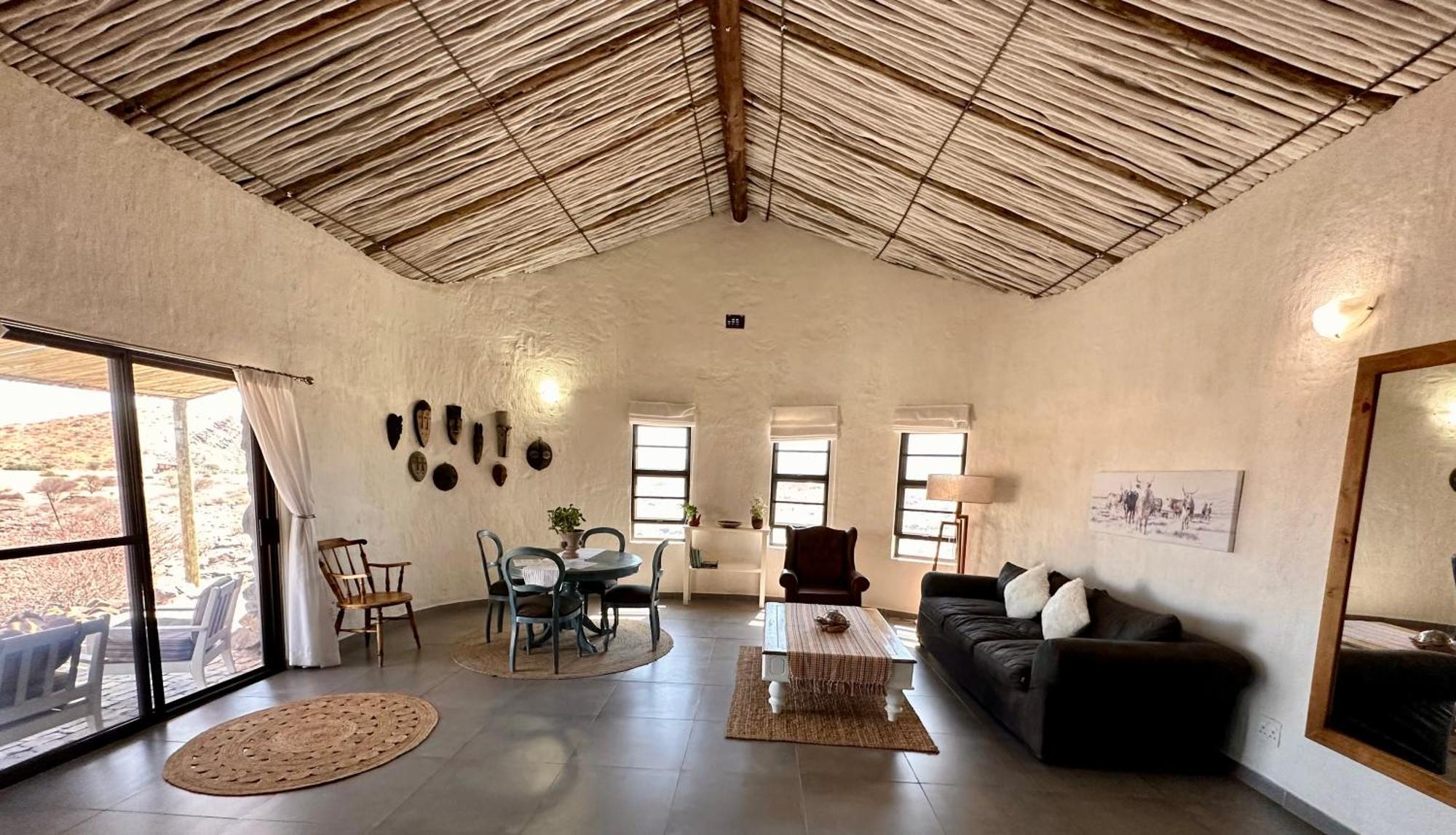 Daureb Isib Campsite And B&B Uis Bagian luar foto