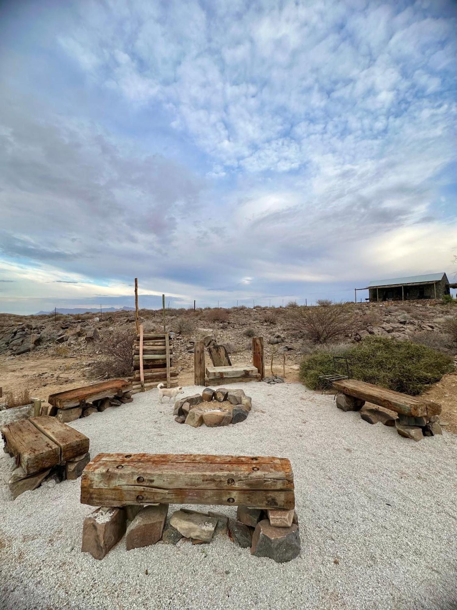 Daureb Isib Campsite And B&B Uis Bagian luar foto