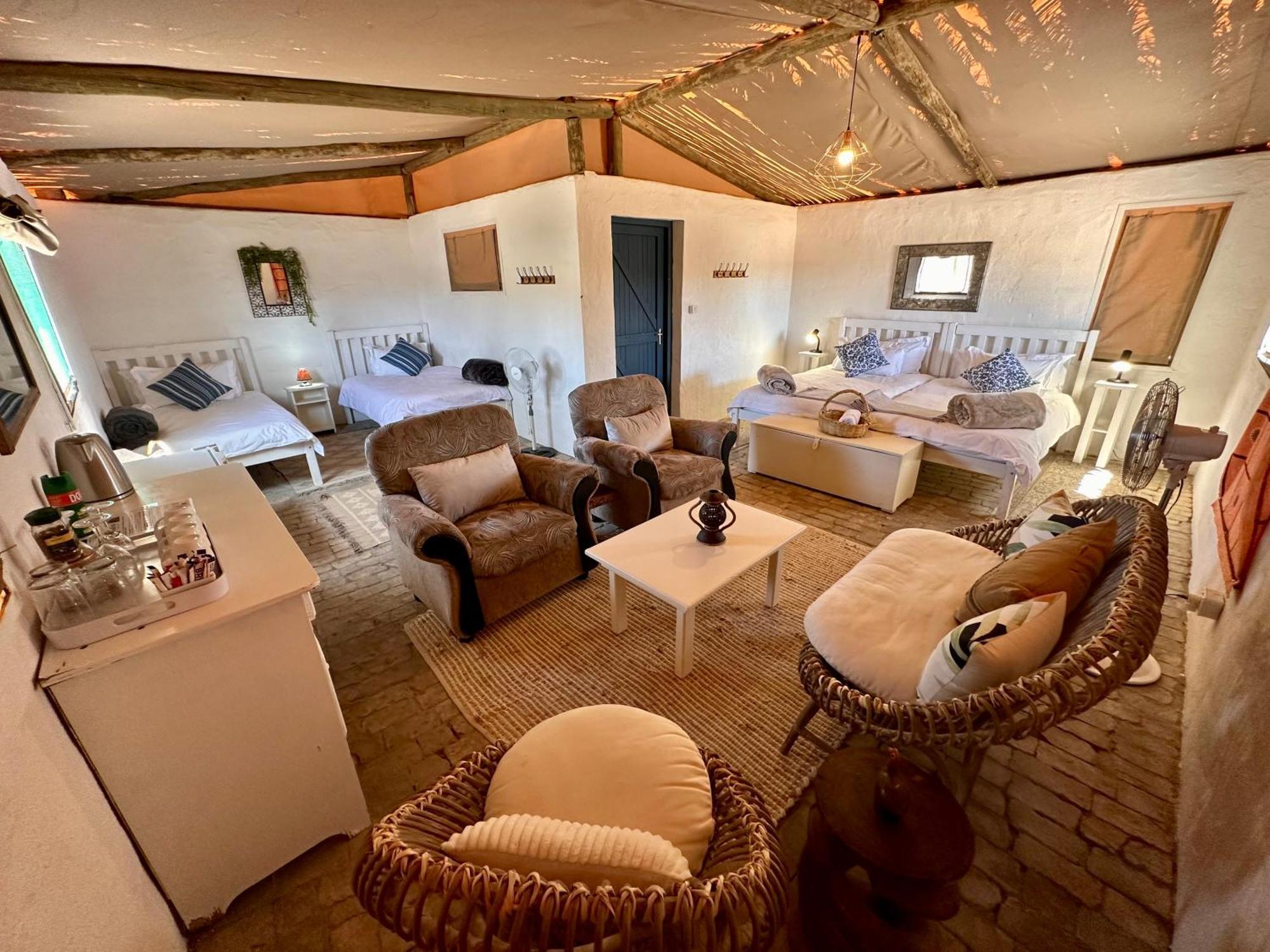 Daureb Isib Campsite And B&B Uis Bagian luar foto