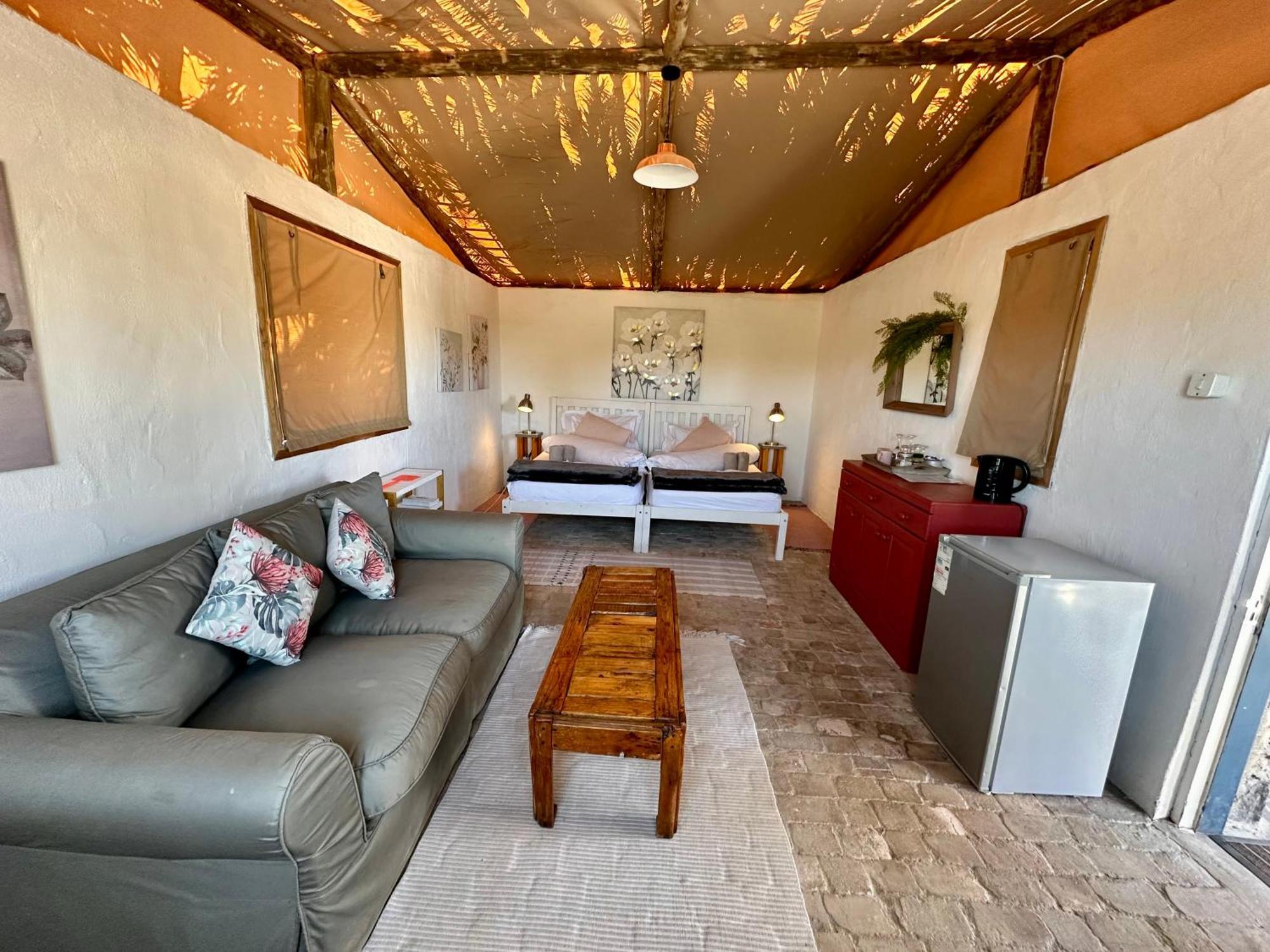Daureb Isib Campsite And B&B Uis Bagian luar foto