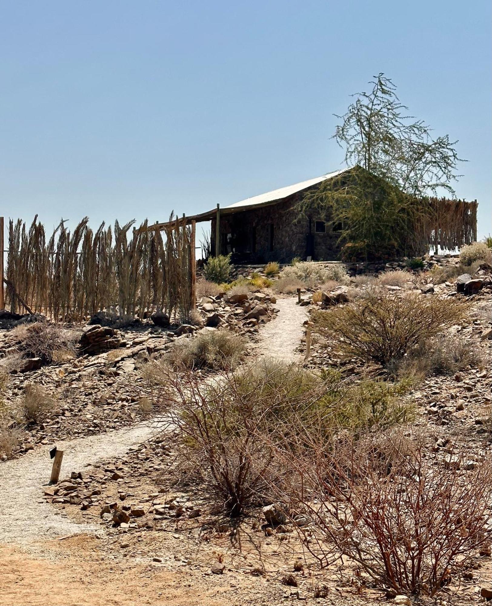 Daureb Isib Campsite And B&B Uis Bagian luar foto