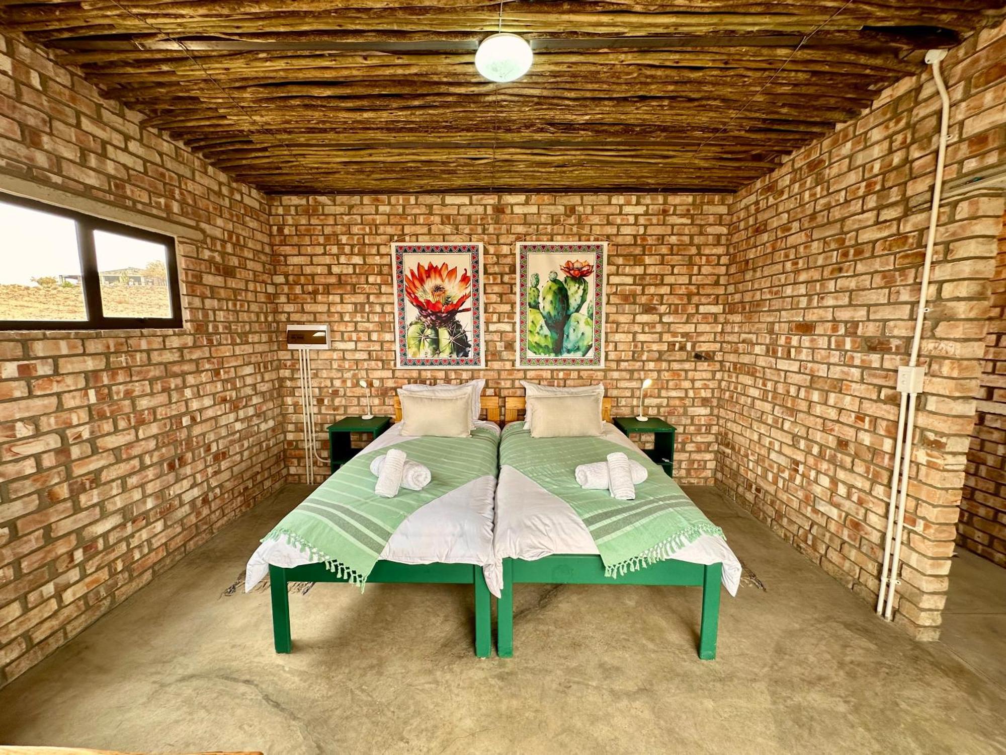 Daureb Isib Campsite And B&B Uis Bagian luar foto