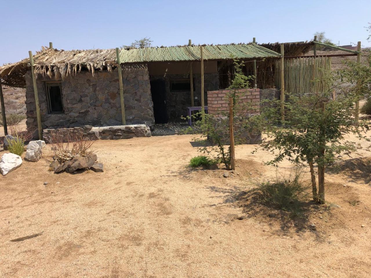 Daureb Isib Campsite And B&B Uis Bagian luar foto