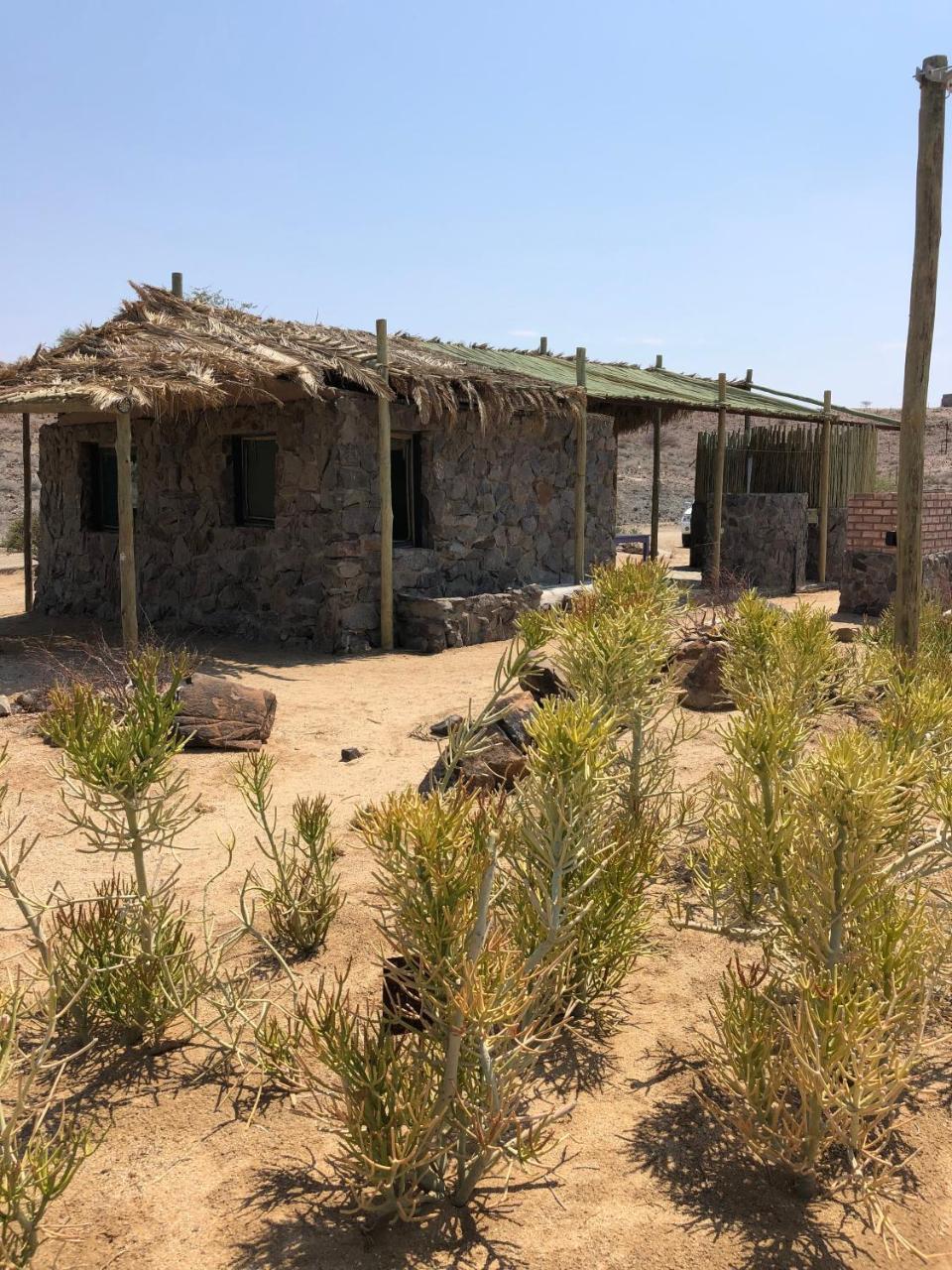 Daureb Isib Campsite And B&B Uis Bagian luar foto