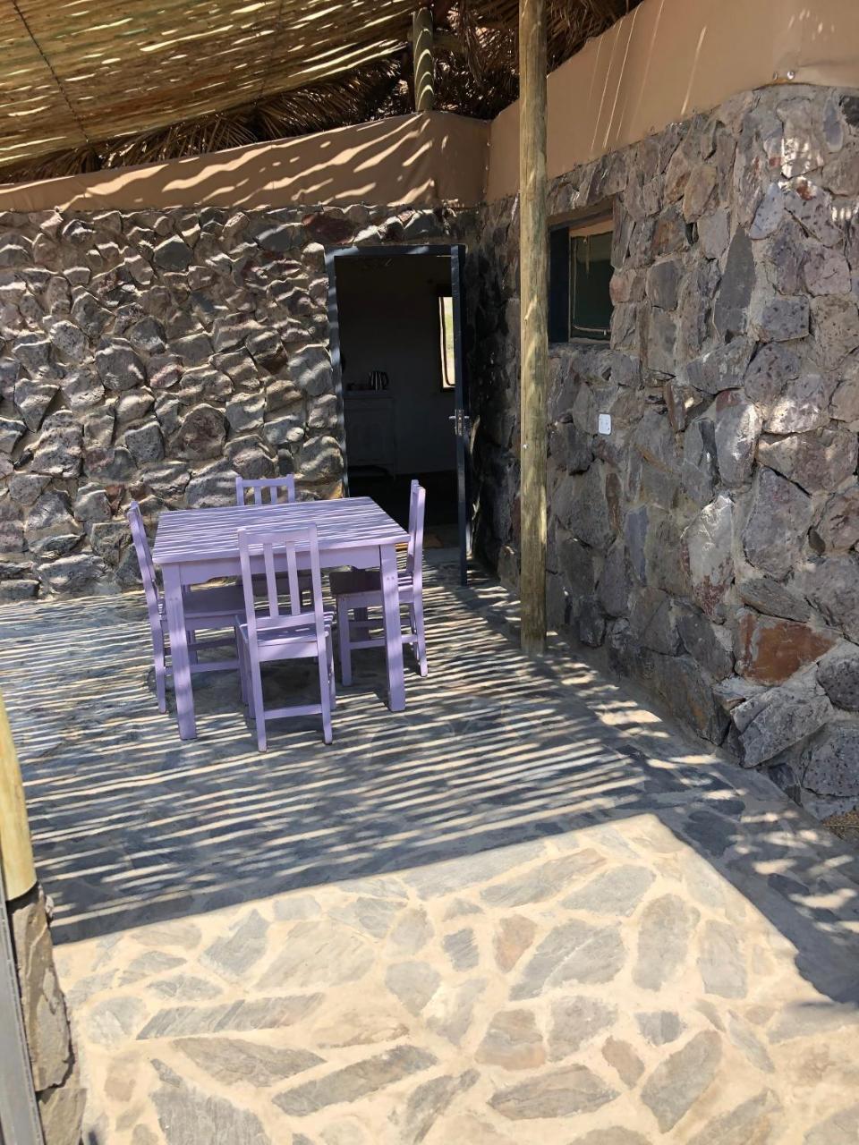 Daureb Isib Campsite And B&B Uis Bagian luar foto